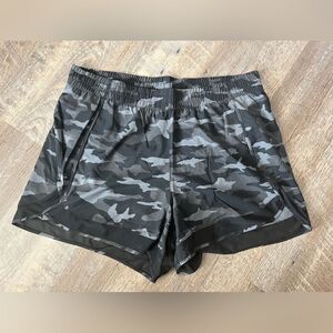 Athleta Mesh Racer Run Mid Rise 4 Short- Size 1X